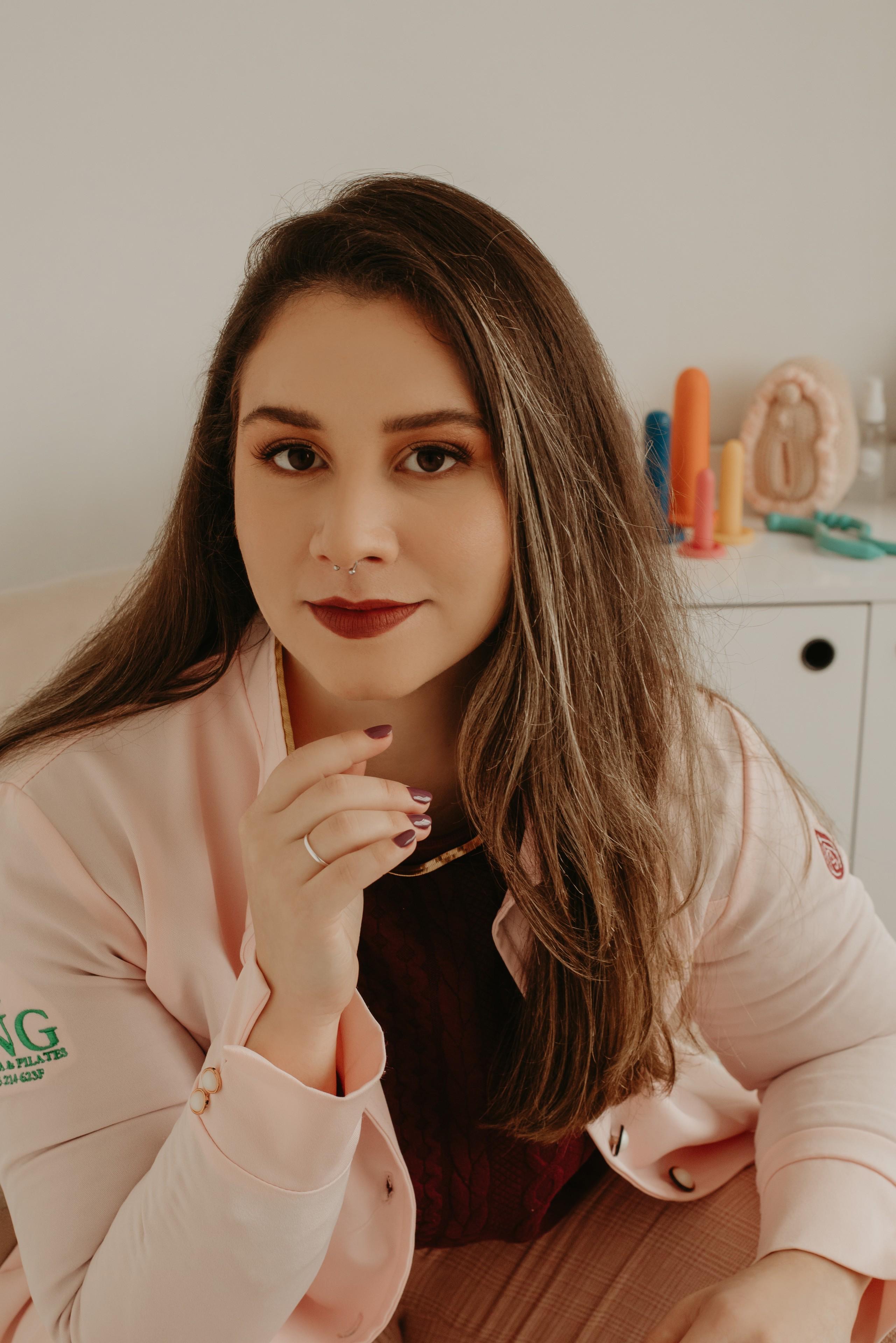 Dra. Suellen Almeida no consultório